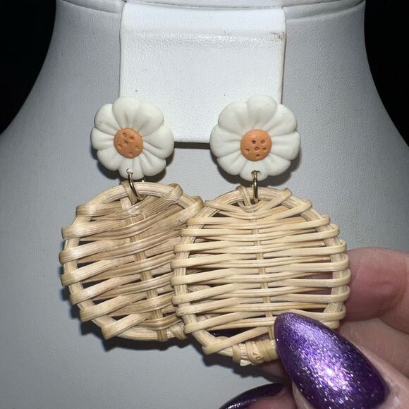 Wicker and Polymer Daisy Earrings - Picture 3 of 6